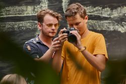 Děti pracují v profesionálním nahrávacím a dabingovém studiu www.medialni-tabor.eu